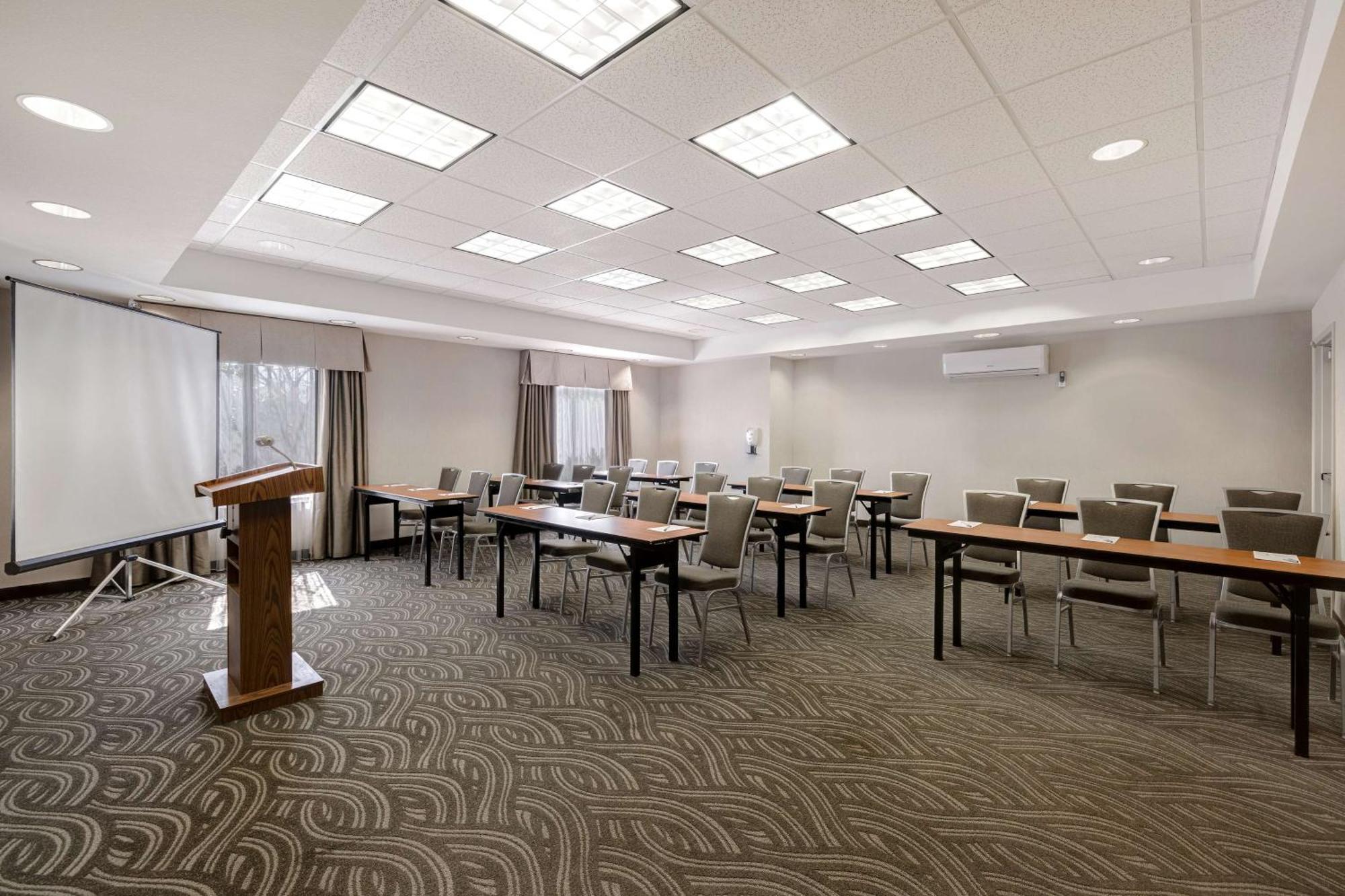 Hampton Inn&suites Hotel
