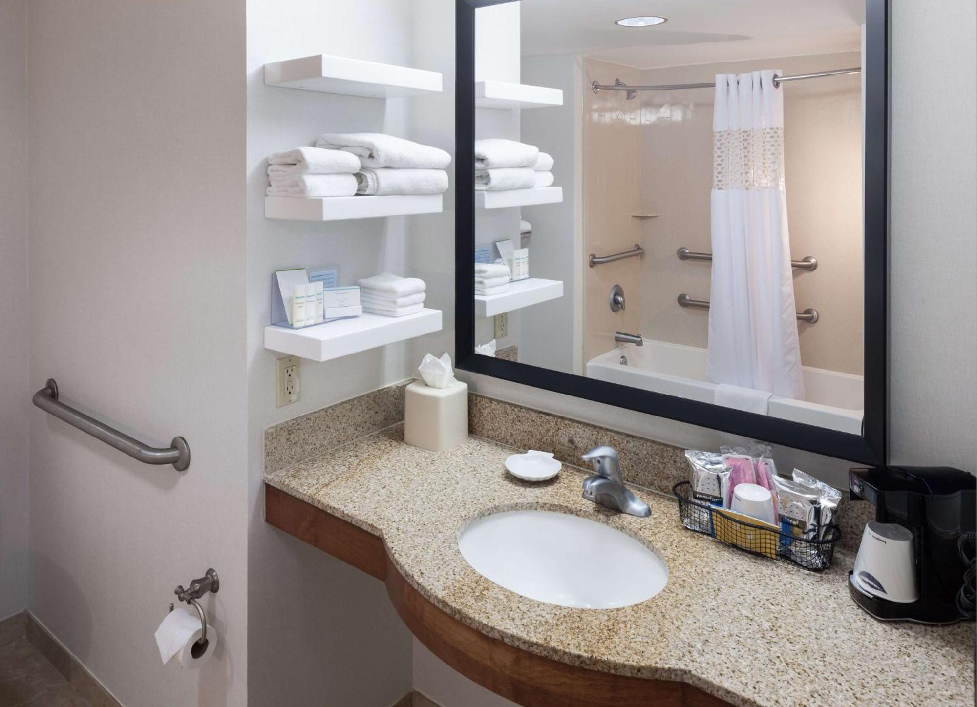 Hampton Inn&suites 3* Tulare