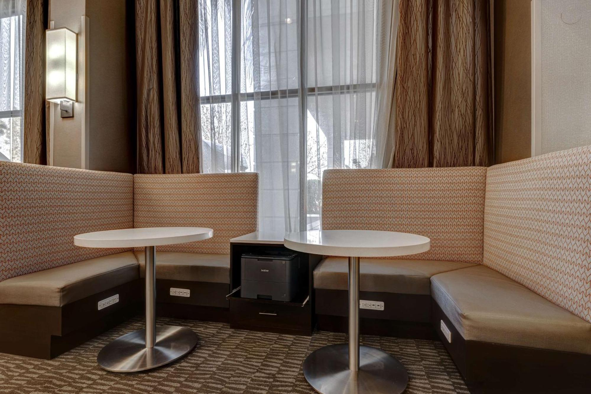 Hampton Inn&suites Hotel