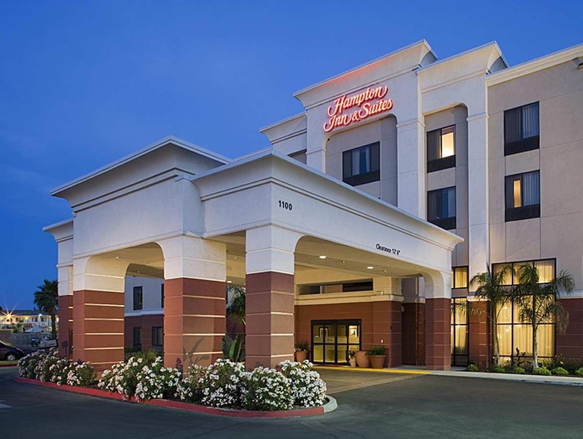 Hampton & Hotel