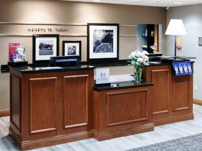 Hotel Hampton & Tulare